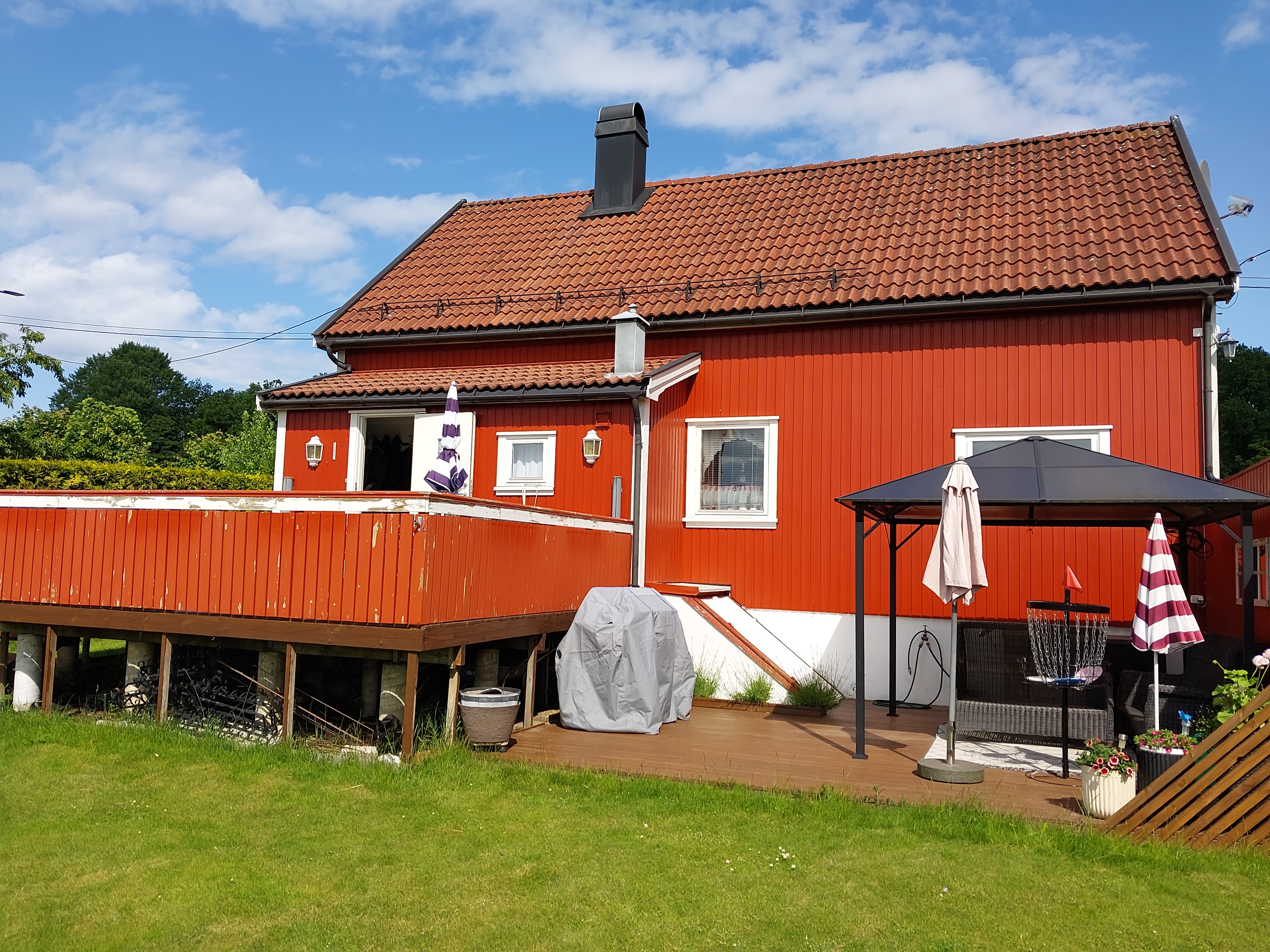 Tilbygg på Borre før rehabiliteringen, med eksisterende terrasse og fasade
